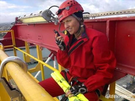 Xena, la principessa guerriera della popolare serie tv, occupa insieme agli attivisti di Greenpeace una nave di trivellazione petrolifera in Nuova Zelanda