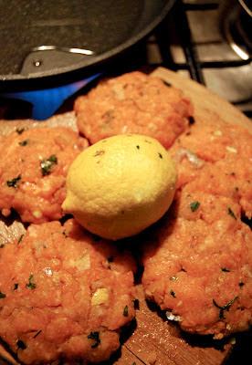 Hamburger di salmone con salsa al balsamico