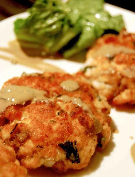 Hamburger di salmone con salsa al balsamico