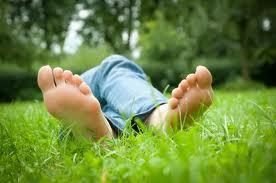 EARTHING: CURARSI CON IL CONTATTO ALLA TERRA