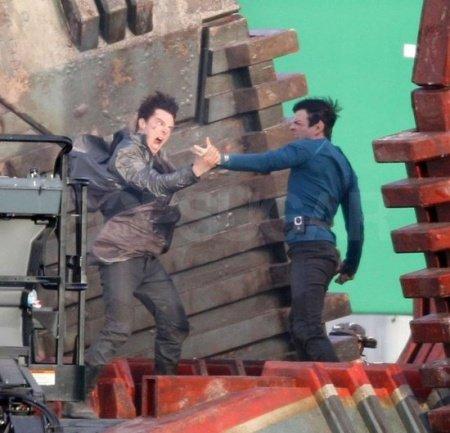 Valanga di foto dal set di Star Trek 2