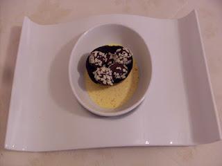 guscio di cioccolato in guazzetto di salsa allo zafferano