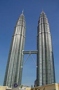 Petronas Twin Towers una delle più imponenti opere dell'ingegneria umana.