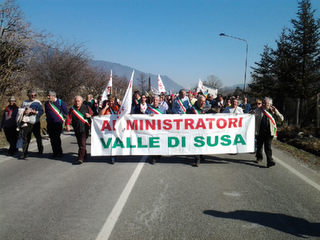 VAL SUSA: UN CORTEO IMPONENTE, UNA REPRESSIONE PREMEDITATA CHE NE ANNUNCIA MOLTE ALTRE. E’ INDISPENSABILE CHE L’UNITA’ RAGGIUNTA IN VALLE SI TRASFORMI IN UN PROGETTO NAZIONALE. (Agnoletto)