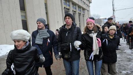 Catena umana anti Putin lunga 15 chilometri nel centro di Mosca