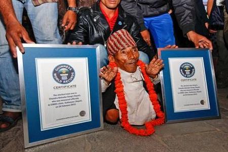 uomo più piccolo al mondo 8 Nepalese l’uomo più piccolo al Mondo | FOTO