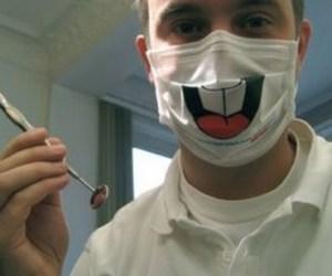 Professione: «dentista». Studio: ambulante