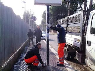 Il XVIII Municipio rimuove i cartelloni abusivi