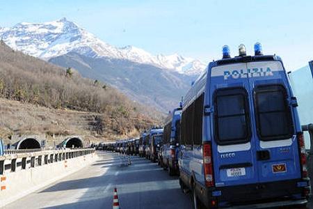 no tav torino bardonecchia No Tav occupano A32 Torino Bardonecchia