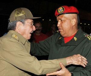 Chavez a Cuba per intervento, accolto da Raul