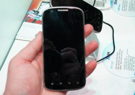 14 ZTE PF112 HD | Caratteristiche e Foto [MWC 2012]