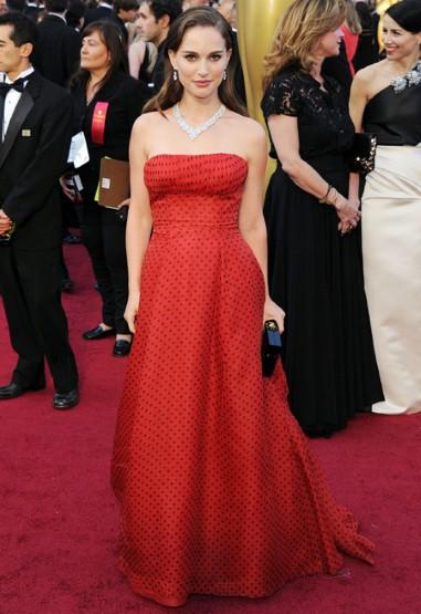 Best Outifits of the Oscar 2012. Click here to Watch...