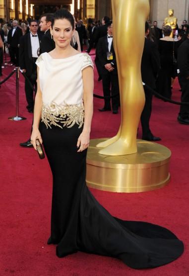 Best Outifits of the Oscar 2012. Click here to Watch...