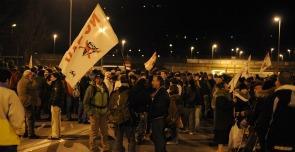 I No Tav bloccano la Val di Susa. E le proteste continuano in tutta Italia