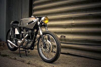 Triumph TR6 by Raccia