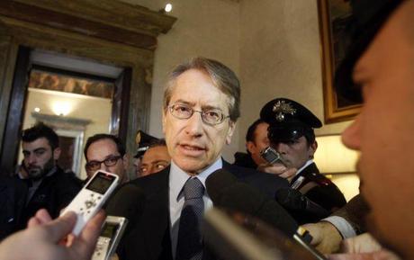 Il ministro degli esteri Terzi oggi a Kochi per incontrare i due marò. “Intendo trattare a fondo con le autorità indiane questa vicenda”