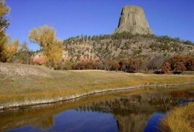 La Torre del Diavolo, visibile talvolta a 160 chilometri di distanza, serviva da punto di riferimento ai pionieri al momento della corsa verso l'ovest.