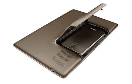 image0111 ASUS PadFone: lo smartphone che diventa tablet e notebook [MWC 2012]