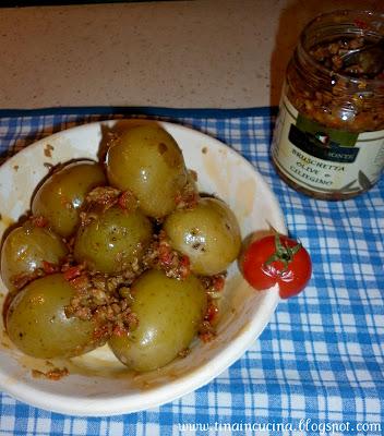 INSALATA DI PATATINE NOVELLE CON BRUSCHETTA OLIVE E CILIEGINO 