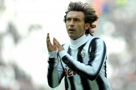 andrea pirlo juventus 600x399 Andrea Pirlo: La Gomitata a Van Bommel | Milan Juve | Video