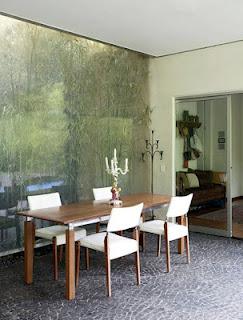 Circondata dal verde