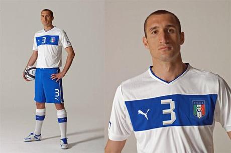 Calcio, Euro 2012: Puma presenta il nuovo kit away bianco per l’Italia. E rinnova fino al 2018