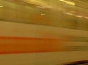 Milano: masturba metro fermate davanti donna, continua stringendosi ragazza. Arrestato.