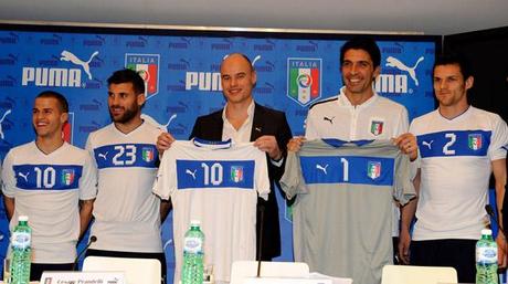 Calcio, Euro 2012: dietro le quinte dell’Italia alla presentazione a Genova del nuovo kit Puma