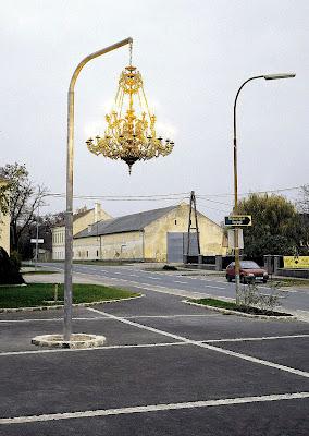 Mardi Gras: Street Chandelier di Werner Reiterer. Quando si dice l'arte di strada