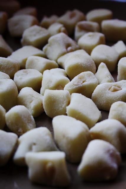 Gnocchi  di patate ai pinoli