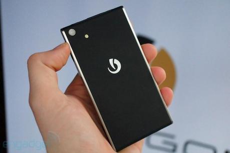 Lumigon T2 5 Lumigon T2 3,8 Audio Bang & Olufsen, Sveglia e Telecomando [MWC 2012]