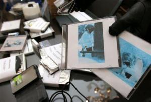 Possedeva e divulgava ingenti quantità di video pedopornografici. Arrestato nel messinese.