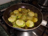 Gnocchi fatti in casa con fonduta di fontina e zucchine