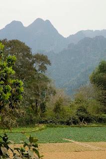 Lettere dal Laos 13: Una strada tra i monti. Da Vang Vieng a Phonsavang.