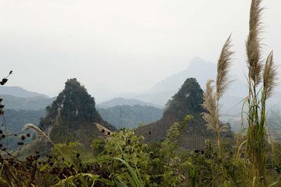 Lettere dal Laos 13: Una strada tra i monti. Da Vang Vieng a Phonsavang.