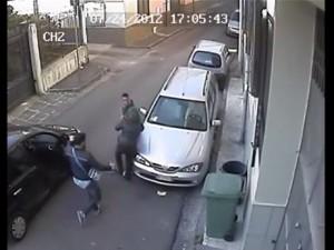 Frattamaggiore: scippano la madre, figlio pubblica video sul web