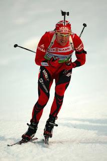 Biathlon: prima medaglia d'oro alla Norvegia, ma che caos!