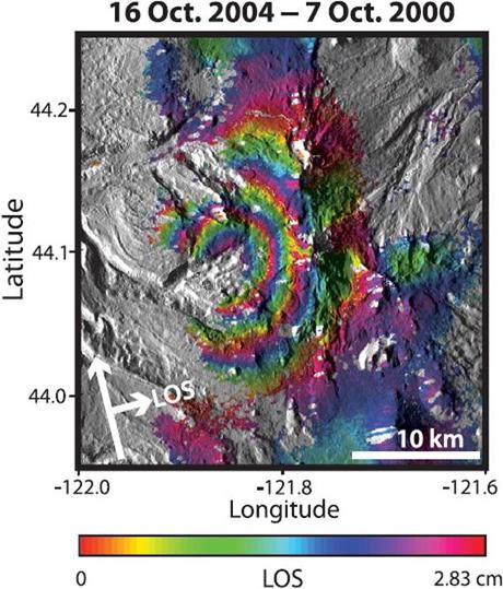 SOTTO LE THREE SISTERS IL MAGMA CONTINUA A POMPARE