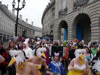 Pasqua a Londra? Imperdibile Eastern Bunny Skate, a caccia di uova di pasqua sui pattini a rotelle!