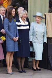 Kate Middleton fa shopping insieme a Camilla Parker Bowles e la regina Elisabetta.