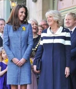 Kate Middleton fa shopping insieme a Camilla Parker Bowles e la regina Elisabetta.