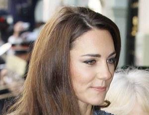 Kate Middleton fa shopping insieme a Camilla Parker Bowles e la regina Elisabetta.