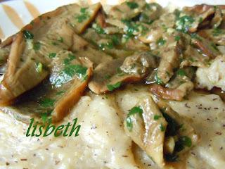 Polenta taragna con puzzone di Moena e funghi porcini