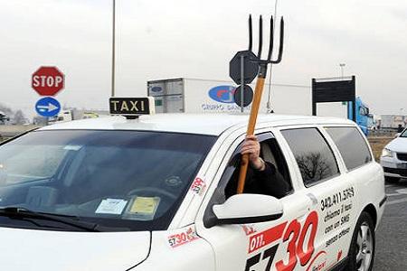 taxy protesta Taxi decisione ai Comuni, Catricalà conferma 