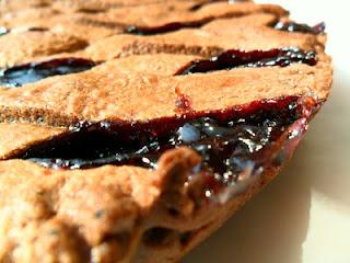 FROLLA SABLE' AL CACAO CON COMPOSTA DI MIRTILLI E SEMI DI PAPAVERO..