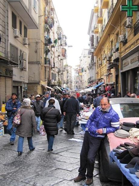 Napoli: scippo con sorpresa