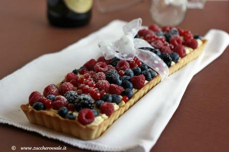 Crostata con crema diplomatica e frutti di bosco