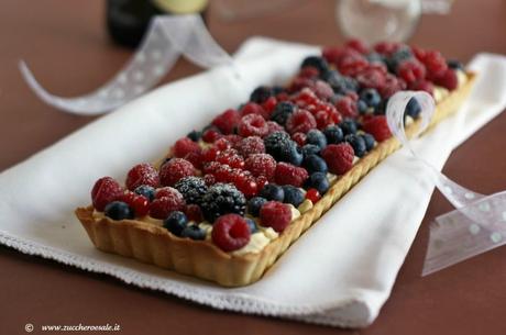 Crostata con crema diplomatica e frutti di bosco