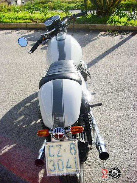 Lefatteincasa 2 : Guzzi V35  by Giuseppe Gio'