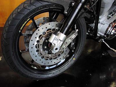 Harley Dyna FXDC 2005 by Burn! H-D Sports